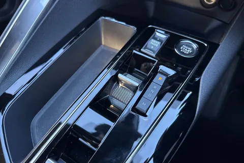 KS23CEN PEUGEOT 3008 1.2 PureTech GT EAT Euro 6 (s/s) 5dr Thumbnail #24