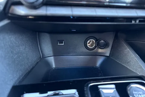 KS23CEN PEUGEOT 3008 1.2 PureTech GT EAT Euro 6 (s/s) 5dr Thumbnail #57