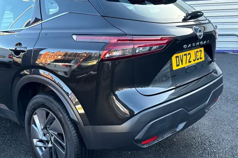 DV72JCZ Nissan Qashqai 1.3 DIG-T MHEV Acenta Premium Euro 6 (s/s) 5dr Thumbnail #9