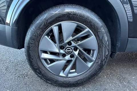 DV72JCZ Nissan Qashqai 1.3 DIG-T MHEV Acenta Premium Euro 6 (s/s) 5dr Thumbnail #11