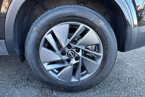 DV72JCZ Nissan Qashqai 1.3 DIG-T MHEV Acenta Premium Euro 6 (s/s) 5dr Thumbnail #13