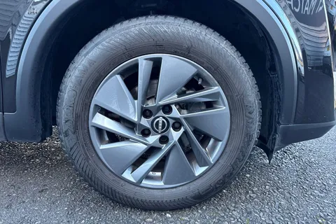 DV72JCZ Nissan Qashqai 1.3 DIG-T MHEV Acenta Premium Euro 6 (s/s) 5dr Thumbnail #14