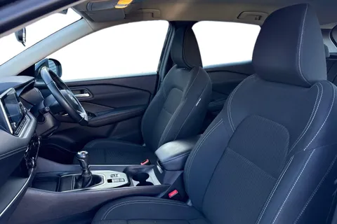 DV72JCZ Nissan Qashqai 1.3 DIG-T MHEV Acenta Premium Euro 6 (s/s) 5dr Thumbnail #17