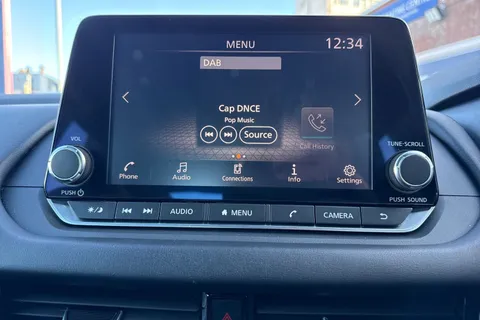 DV72JCZ Nissan Qashqai 1.3 DIG-T MHEV Acenta Premium Euro 6 (s/s) 5dr Thumbnail #18