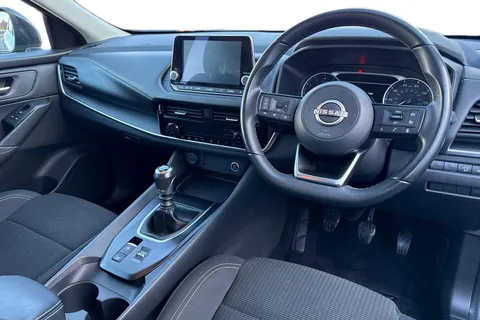 DV72JCZ Nissan Qashqai 1.3 DIG-T MHEV Acenta Premium Euro 6 (s/s) 5dr Thumbnail #19