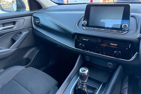 DV72JCZ Nissan Qashqai 1.3 DIG-T MHEV Acenta Premium Euro 6 (s/s) 5dr Thumbnail #21