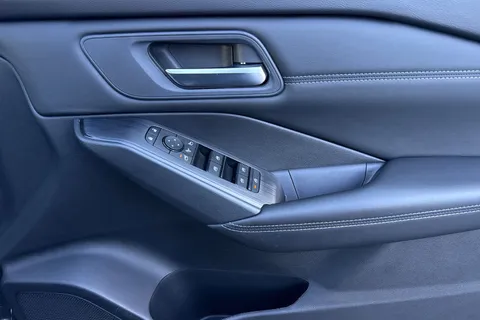 DV72JCZ Nissan Qashqai 1.3 DIG-T MHEV Acenta Premium Euro 6 (s/s) 5dr Thumbnail #22