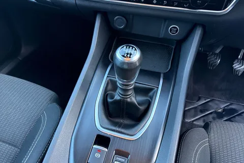 DV72JCZ Nissan Qashqai 1.3 DIG-T MHEV Acenta Premium Euro 6 (s/s) 5dr Thumbnail #24