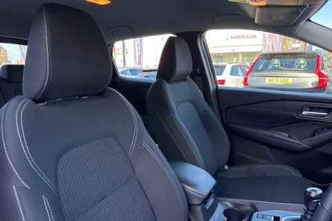 DV72JCZ Nissan Qashqai 1.3 DIG-T MHEV Acenta Premium Euro 6 (s/s) 5dr Thumbnail #25