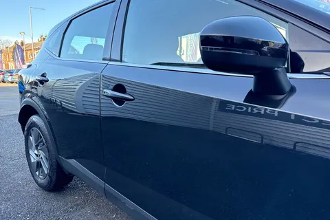 DV72JCZ Nissan Qashqai 1.3 DIG-T MHEV Acenta Premium Euro 6 (s/s) 5dr Thumbnail #28