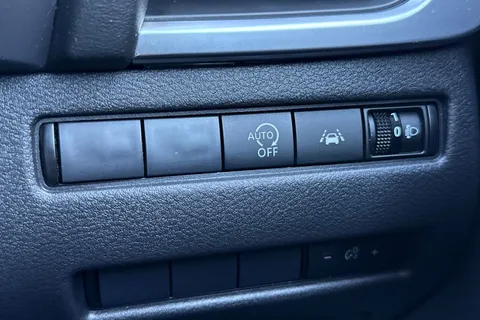 DV72JCZ Nissan Qashqai 1.3 DIG-T MHEV Acenta Premium Euro 6 (s/s) 5dr Thumbnail #36