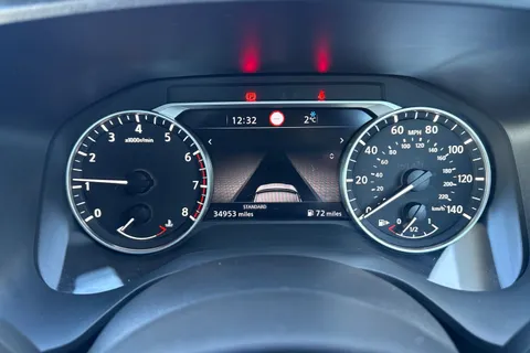 DV72JCZ Nissan Qashqai 1.3 DIG-T MHEV Acenta Premium Euro 6 (s/s) 5dr Thumbnail #39