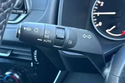 DV72JCZ Nissan Qashqai 1.3 DIG-T MHEV Acenta Premium Euro 6 (s/s) 5dr Thumbnail #41