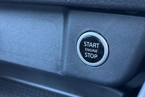 DV72JCZ Nissan Qashqai 1.3 DIG-T MHEV Acenta Premium Euro 6 (s/s) 5dr Thumbnail #43