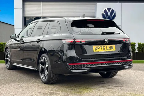 KP75LNM Volkswagen Passat 1.5 eTSI R-Line 5dr DSG Thumbnail #2