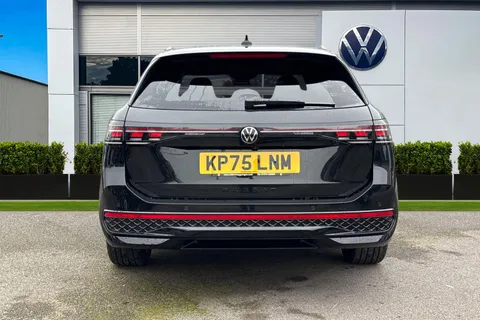 KP75LNM Volkswagen Passat 1.5 eTSI R-Line 5dr DSG Thumbnail #4