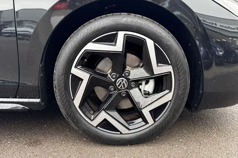 KP75LNM Volkswagen Passat 1.5 eTSI R-Line 5dr DSG Thumbnail #9