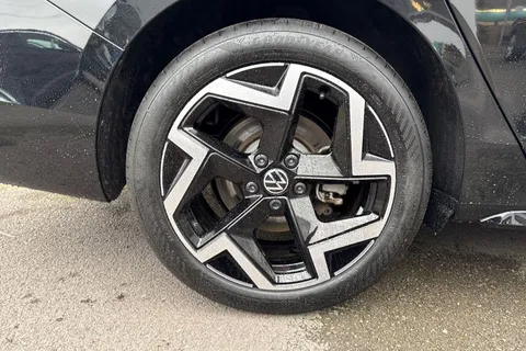 KP75LNM Volkswagen Passat 1.5 eTSI R-Line 5dr DSG Thumbnail #10