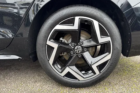 KP75LNM Volkswagen Passat 1.5 eTSI R-Line 5dr DSG Thumbnail #11