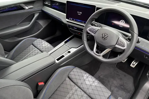 KP75LNM Volkswagen Passat 1.5 eTSI R-Line 5dr DSG Thumbnail #13