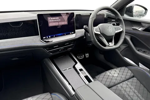 KP75LNM Volkswagen Passat 1.5 eTSI R-Line 5dr DSG Thumbnail #14