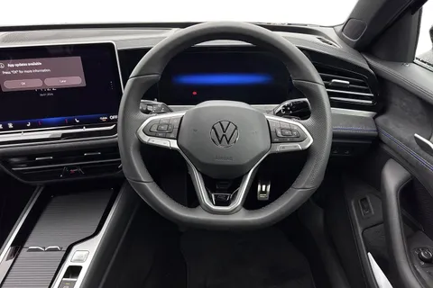 KP75LNM Volkswagen Passat 1.5 eTSI R-Line 5dr DSG Thumbnail #17