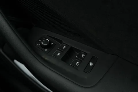 KP75LNM Volkswagen Passat 1.5 eTSI R-Line 5dr DSG Thumbnail #20