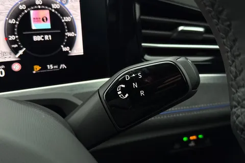 KP75LNM Volkswagen Passat 1.5 eTSI R-Line 5dr DSG Thumbnail #22