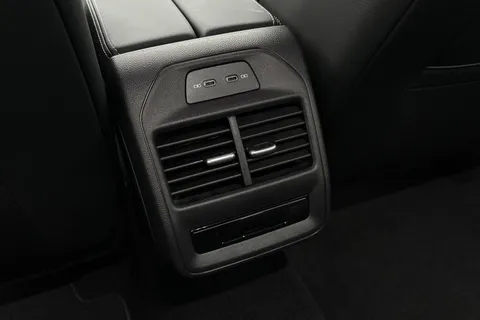 KP75LNM Volkswagen Passat 1.5 eTSI R-Line 5dr DSG Thumbnail #36