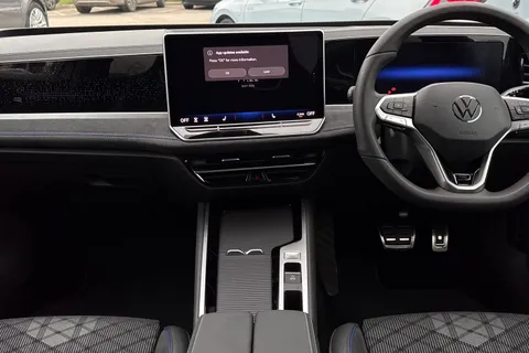 KP75LNM Volkswagen Passat 1.5 eTSI R-Line 5dr DSG Thumbnail #39