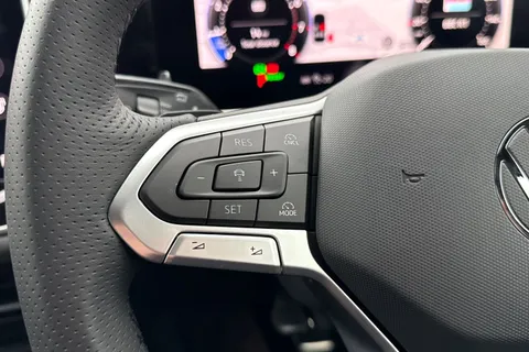 KP75LNM Volkswagen Passat 1.5 eTSI R-Line 5dr DSG Thumbnail #40