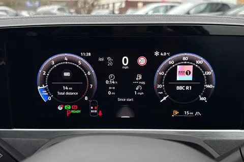 KP75LNM Volkswagen Passat 1.5 eTSI R-Line 5dr DSG Thumbnail #45