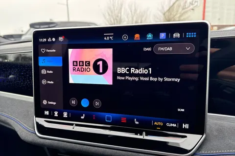 KP75LNM Volkswagen Passat 1.5 eTSI R-Line 5dr DSG Thumbnail #48