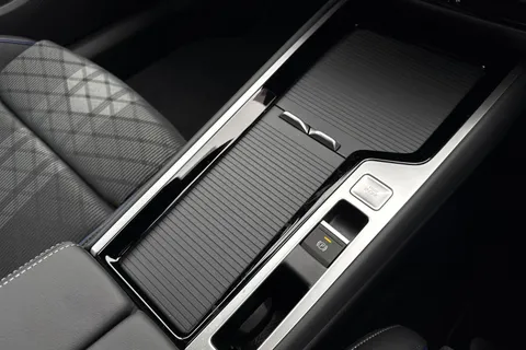 KP75LNM Volkswagen Passat 1.5 eTSI R-Line 5dr DSG Thumbnail #50