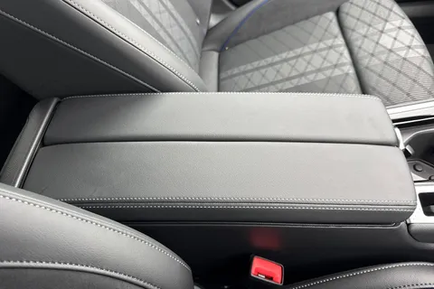 KP75LNM Volkswagen Passat 1.5 eTSI R-Line 5dr DSG Thumbnail #53