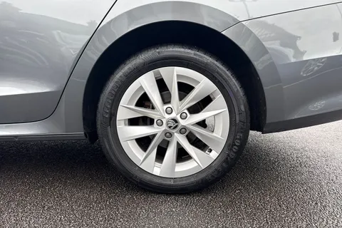 6 of 48 for SKODA OCTAVIA 1.4 TSI iV SE Technology DSG 5dr