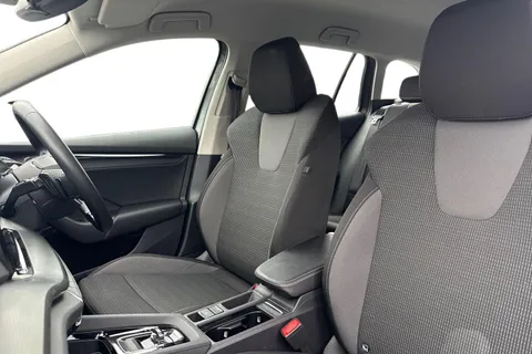 10 of 48 for SKODA OCTAVIA 1.4 TSI iV SE Technology DSG 5dr