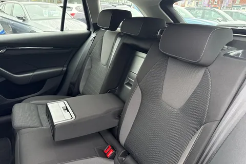 13 of 48 for SKODA OCTAVIA 1.4 TSI iV SE Technology DSG 5dr