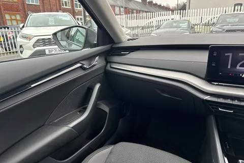 14 of 48 for SKODA OCTAVIA 1.4 TSI iV SE Technology DSG 5dr