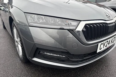 16 of 48 for SKODA OCTAVIA 1.4 TSI iV SE Technology DSG 5dr