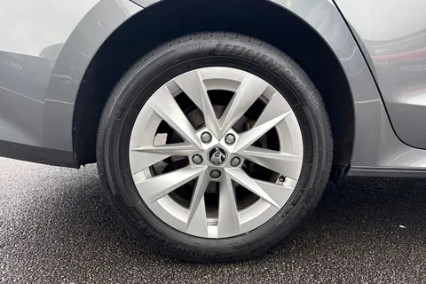 21 of 48 for SKODA OCTAVIA 1.4 TSI iV SE Technology DSG 5dr