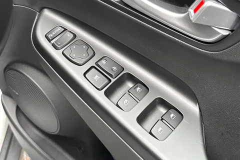 22 of 53 for HYUNDAI KONA 150kW Premium 64kWh 5dr Auto