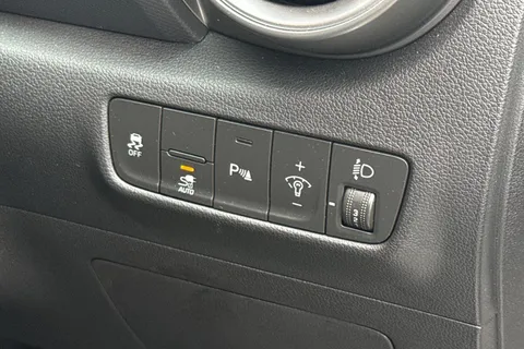 28 of 53 for HYUNDAI KONA 150kW Premium 64kWh 5dr Auto