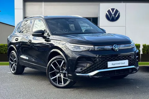 KP25PZW Volkswagen Tiguan 2.0 TDI R-Line 5dr DSG | Heated Seats | 20'' alloys Thumbnail #2