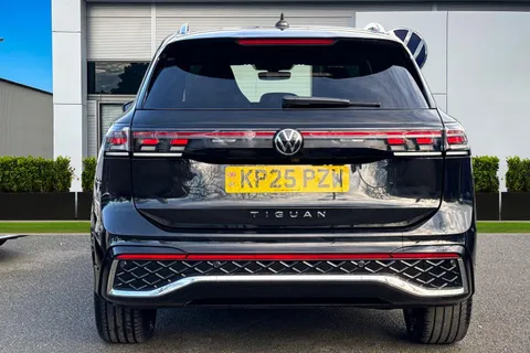 KP25PZW Volkswagen Tiguan 2.0 TDI R-Line 5dr DSG | Heated Seats | 20'' alloys Thumbnail #5