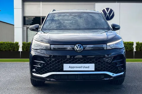 KP25PZW Volkswagen Tiguan 2.0 TDI R-Line 5dr DSG | Heated Seats | 20'' alloys Thumbnail #6