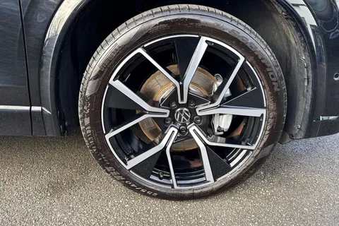 KP25PZW Volkswagen Tiguan 2.0 TDI R-Line 5dr DSG | Heated Seats | 20'' alloys Thumbnail #10