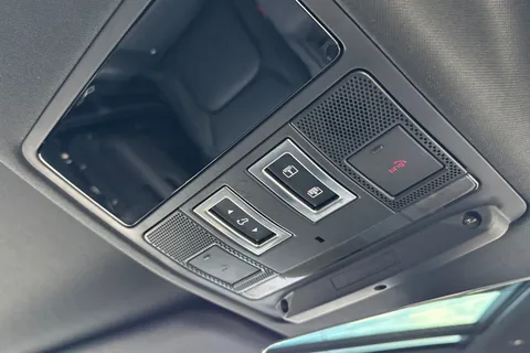 KT73NYG Land Rover Defender 110 3.0 D300 X-Dynamic SE 5dr Thumbnail #25