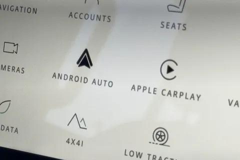 KT73NYG Land Rover Defender 110 3.0 D300 X-Dynamic SE 5dr Thumbnail #37