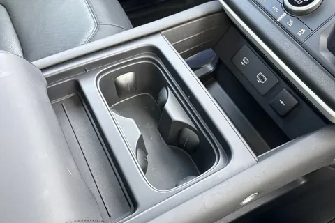 KT73NYG Land Rover Defender 110 3.0 D300 X-Dynamic SE 5dr Thumbnail #45